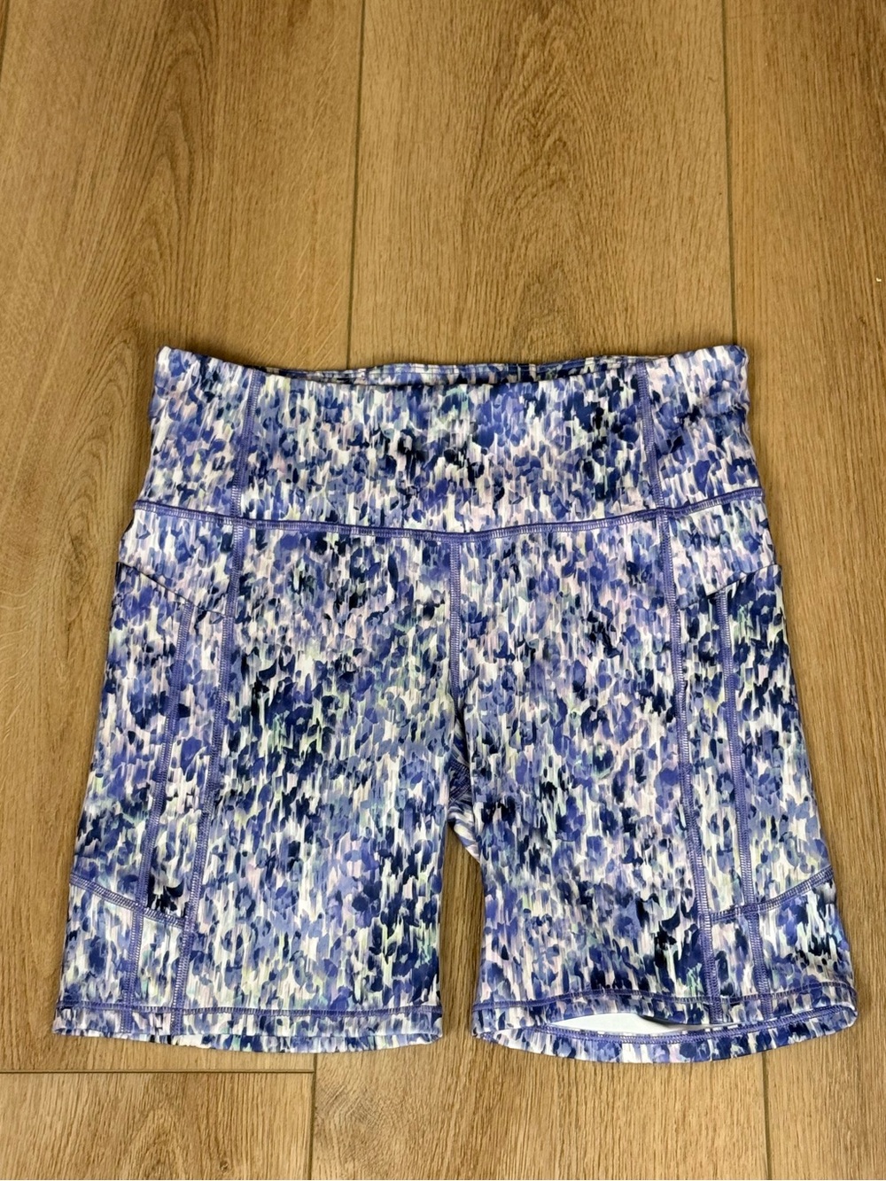 NWOT Athleta Ultimate Stash Bike Shorts with Pockets Size Medium